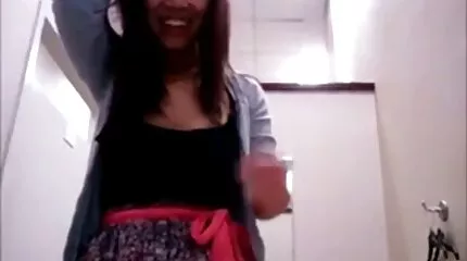 भाई अपनी बहन को हिंदी मूवी सेक्सी वीडियो चूमना चाहता है