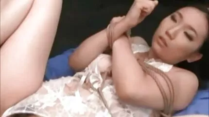 वह अपनी प्रेमिका को हिंदी पिक्चर फिल्म सेक्सी मूवी बांध दिया और एक कोमल समलैंगिक यौन संबंध शुरू करने के लिए उसके मुंह बंद