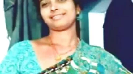सुनहरे बालों वाली परिपक्व काले हिंदी मूवी सेक्सी मोज़ा में सह चुंबन के दौरान