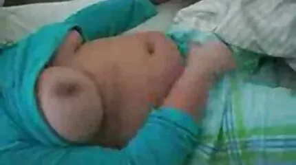 एक नर्स और एक मरीज का सेक्स जिसने बिस्तर सेक्स पिक्चर फुल में धोने की कोशिश की